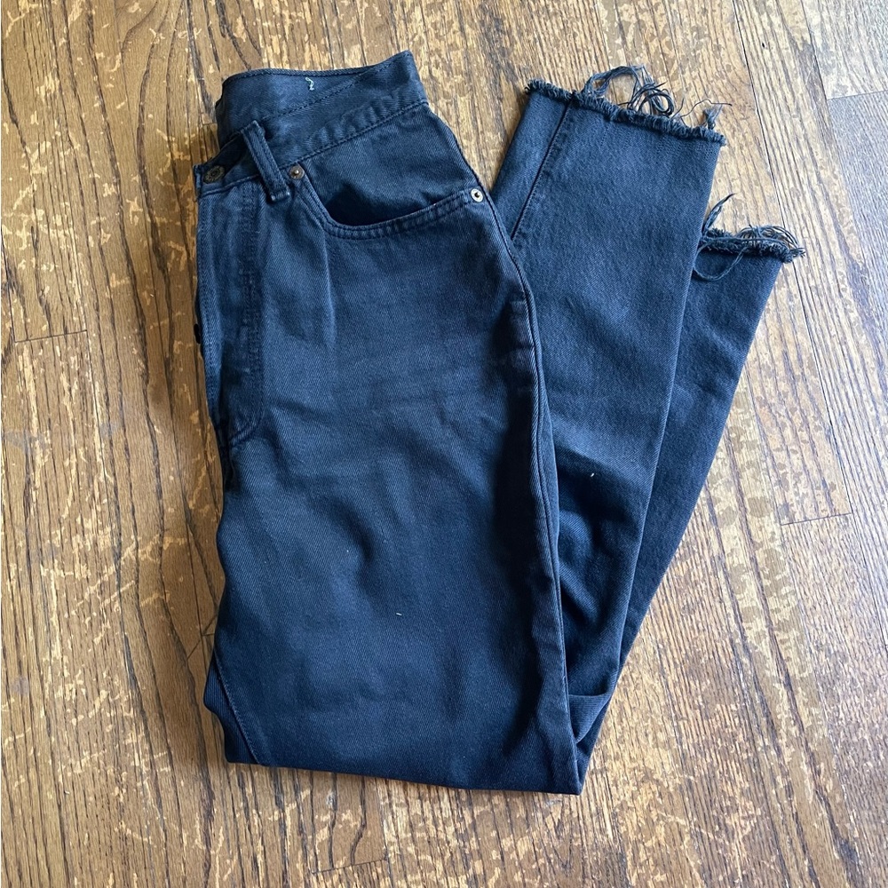 VINTAGE LEVIS. Straight leg fit. Fits a size 25/26